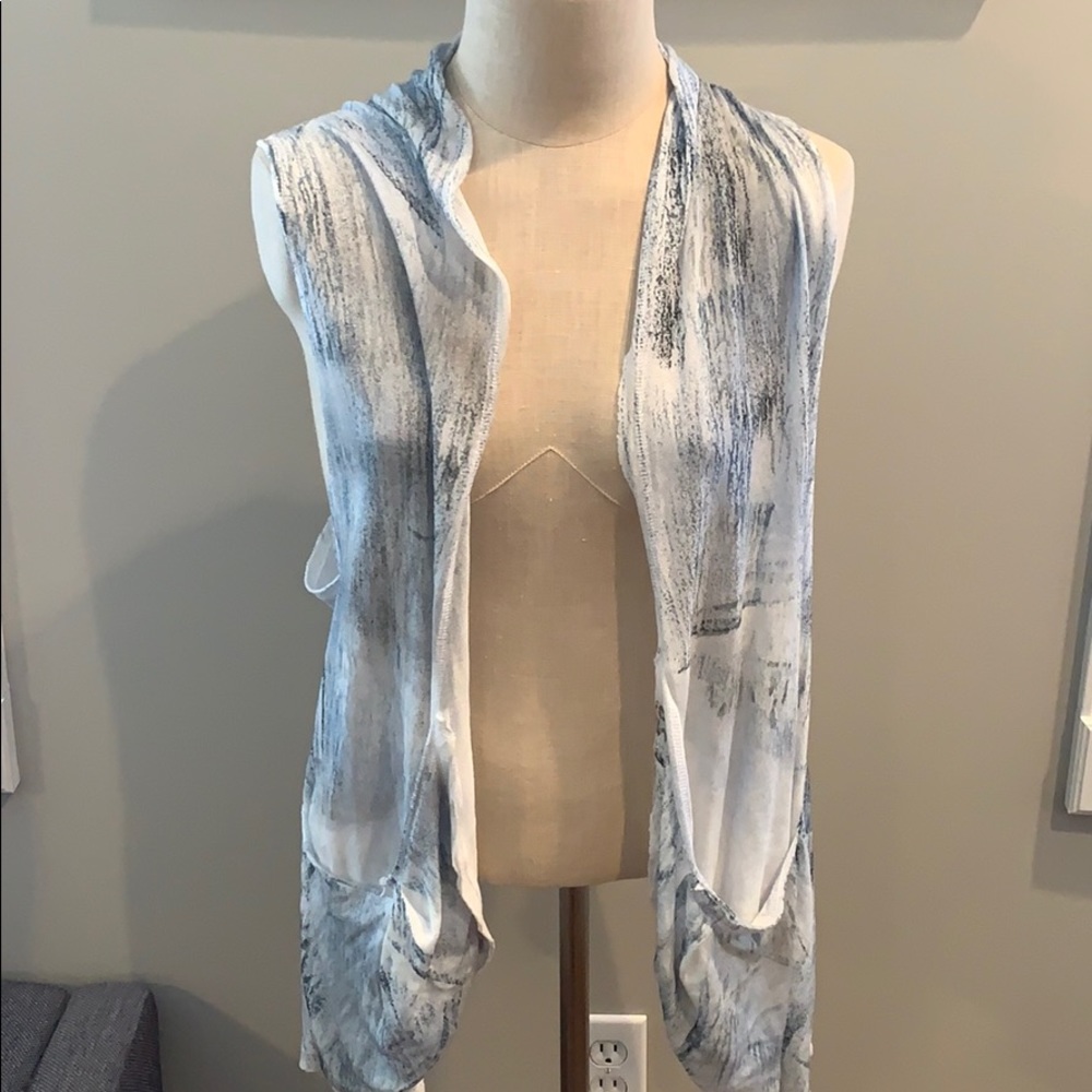 M. Rena Lightweight Vest - Picture 2 of 14